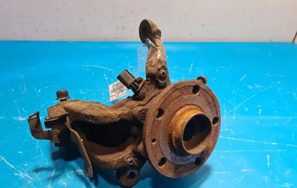 Volkswagen Touran I Front wheel hub spindle knuckle