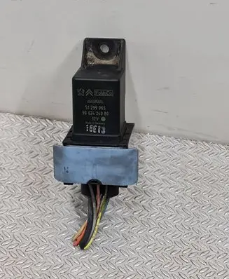 Peugeot 208 Glow plug pre-heat relay 9802424080 51299065 18S13