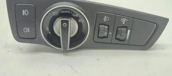Hyundai i40 Light switch 93300-3Z100