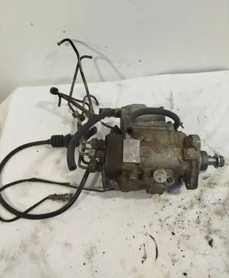 Audi A6 S6 C4 4A Fuel injection high pressure pump 046130108D 0460415994
