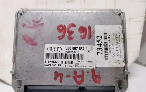 Audi A4 S4 B5 8D Engine control unit/module 3B0907557E 5WP436101