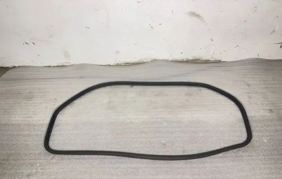 Trunk rubber seal (body)