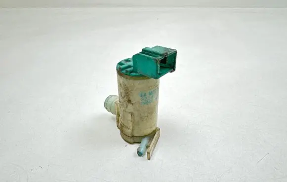 Nissan X-Trail T30 Windscreen/windshield washer pump 2224616A