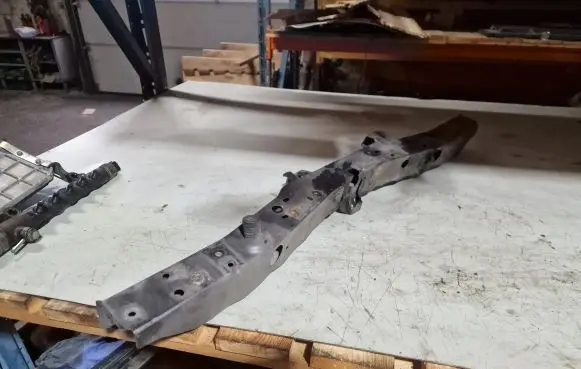 Toyota Avensis T270 Top upper radiator support slam panel