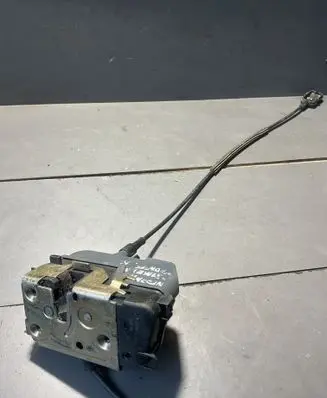 Nissan Primera Rear door lock 250061