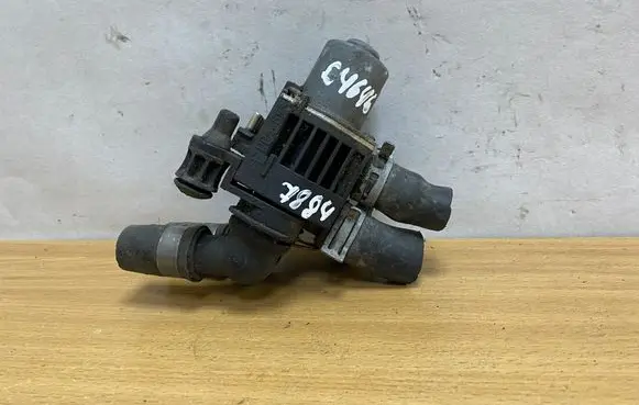 Mercedes-Benz E W210 Coolant heater control valve 0018307884 C4646
