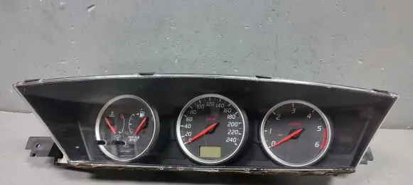 Nissan Primera Speedometer (instrument cluster) AV619