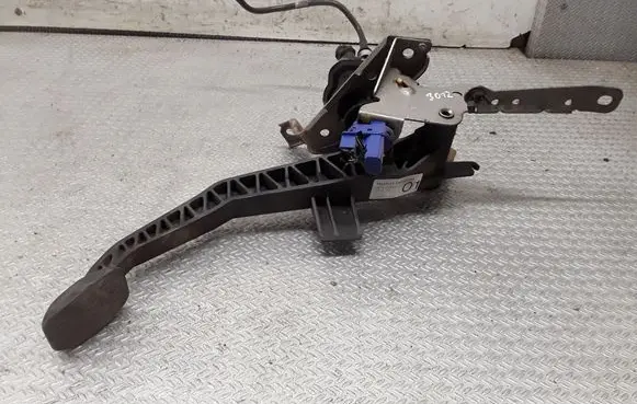 Ford Focus C-MAX Clutch pedal 3M517B633EE