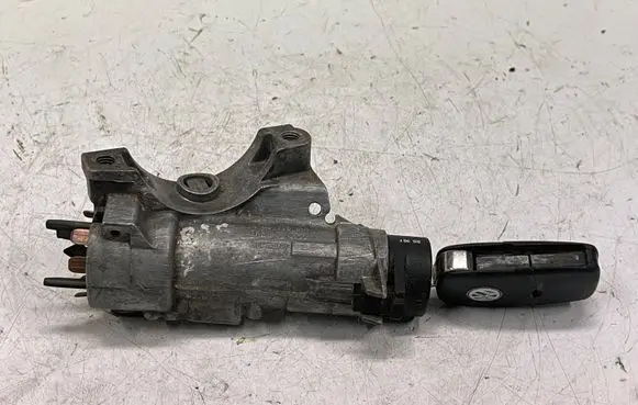 Volkswagen PASSAT B5.5 Ignition lock 4B0905851A