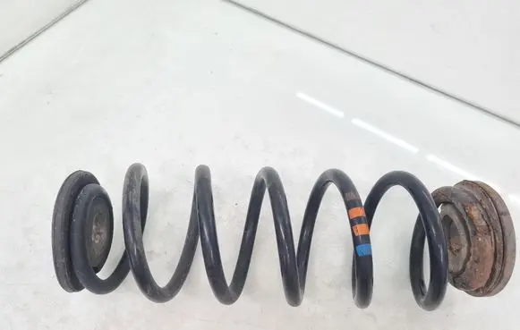 Volkswagen Golf V Rear coil spring