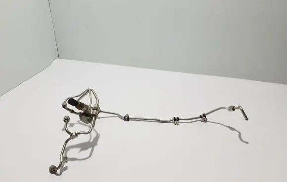 Porsche Macan (95B) Fuel injector supply line/pipe 