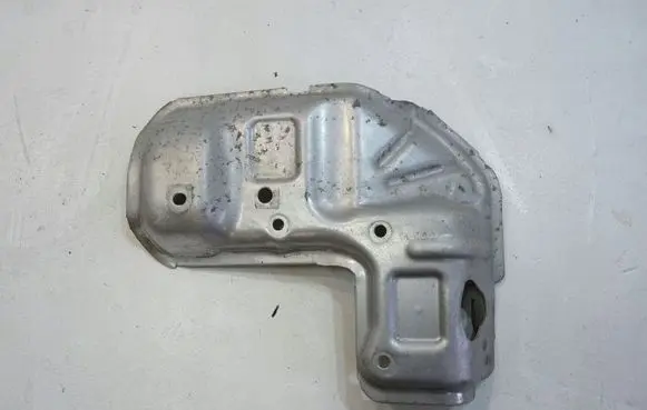 Volkswagen Golf VII Heat shield in engine bay 04C253041F