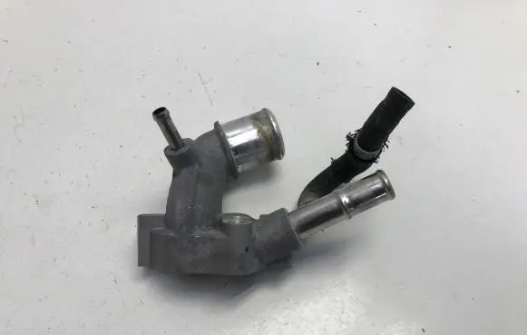 Toyota RAV 4 (XA50) Engine coolant pipe/hose