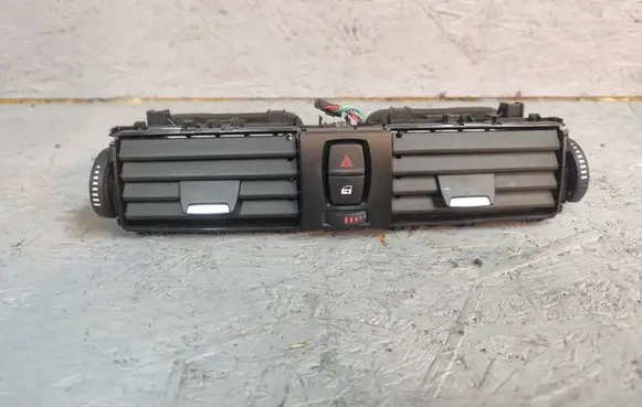 BMW 4 F32 F33 Dash center air vent grill 9218552 508835