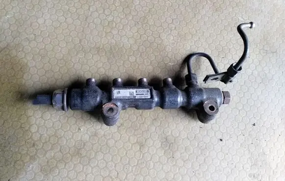 Citroen C4 I Fuel main line pipe 9654592680