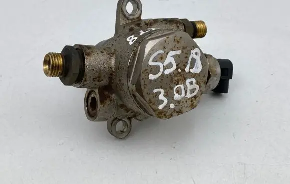 Audi A5 Fuel injection high pressure pump 77281053