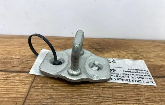 Dodge Challenger Front door lock loop/hook striker RYGZAMCHALL