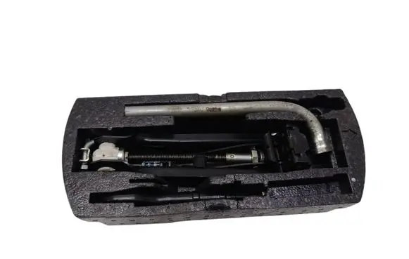 Volkswagen Golf VI Tool set 1J0012115AF 1K0011031C 4D0012219A
