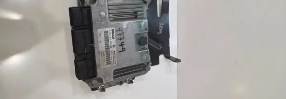 Renault Scenic II - Grand scenic II Engine control unit/module 0281012589 8200527756 8200527725