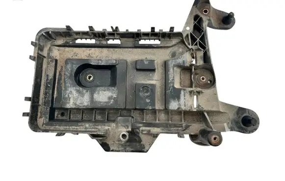 Volkswagen PASSAT CC Battery tray 1K0915333