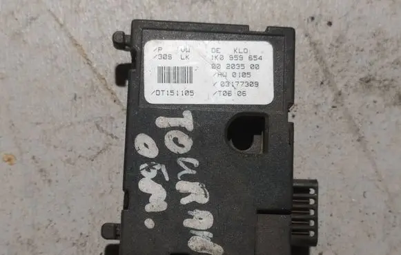 Volkswagen Touran I Steering angle sensor 1K0959654 00203500