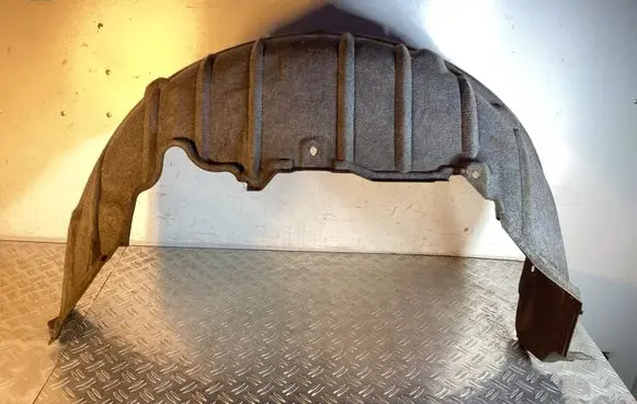 Rear arch fender liner splash guards
