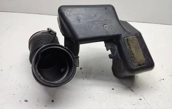 BMW 3 E46 Air intake duct part 7506181