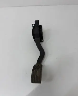 Accelerator throttle pedal