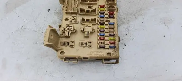 Toyota Avensis T250 Fuse module NOCODE