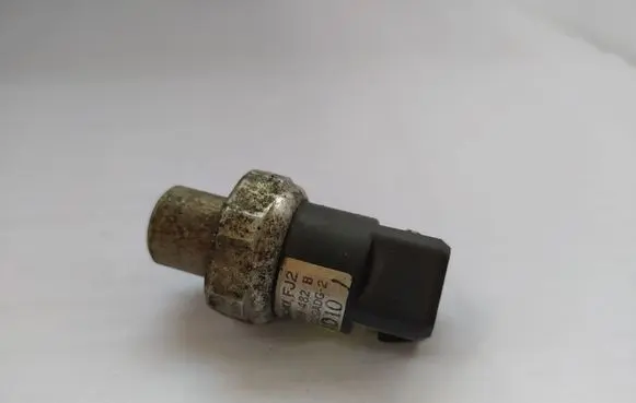 Audi A4 S4 B5 8D Air conditioning (A/C) pressure sensor 8D0959482B
