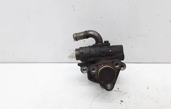 Volkswagen PASSAT B5 Power steering pump 8D0145177