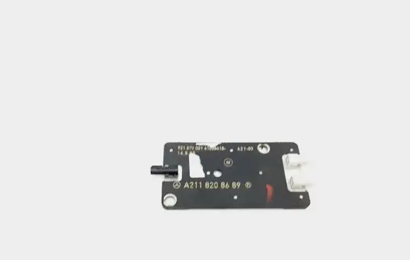 Mercedes-Benz CLS C219 Aerial antenna amplifier A2118208689