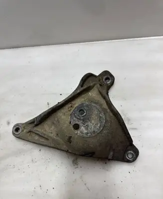 BMW 5 E39 Engine mounting bracket 1096080