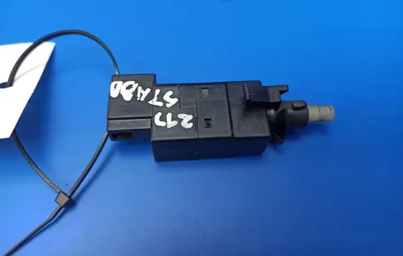 Mercedes-Benz E W211 Brake pedal sensor switch 0015454009