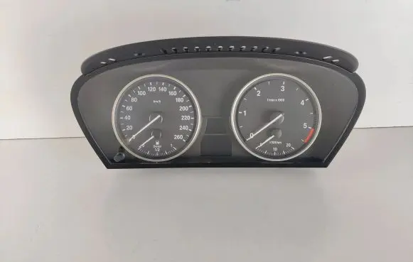 Speedometer (instrument cluster)