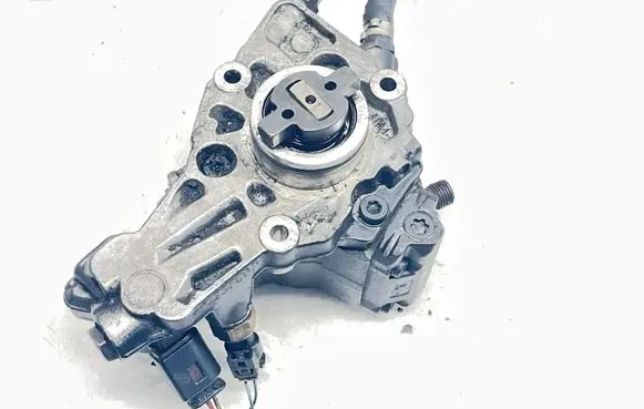 Mercedes-Benz C W204 Fuel injection high pressure pump A6460700201
