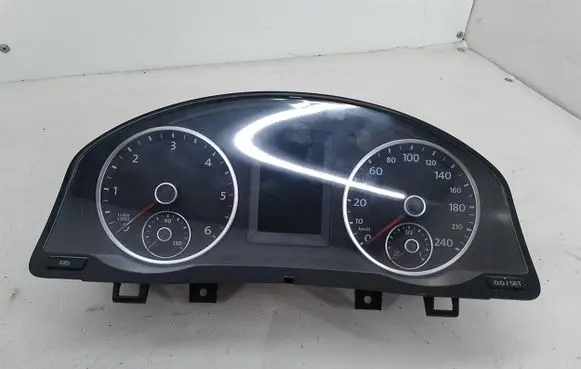 Volkswagen Tiguan Speedometer (instrument cluster) 5N0920872A