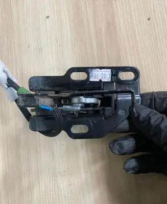 Opel Vivaro Rear door lock 