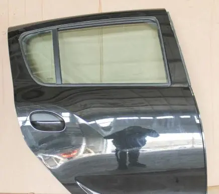 Dacia Sandero Rear door