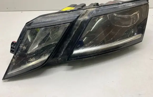 Skoda Octavia Mk3 (5E) Headlight/headlamp 5E1941015D 030110423100 15A6369