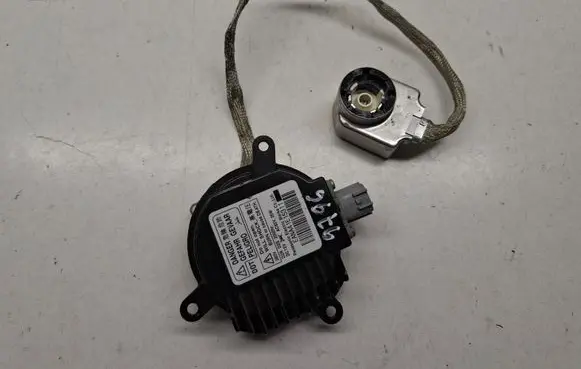 Infiniti QX30 Headlight ballast module Xenon EANA41E