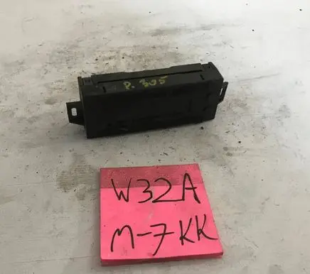 Peugeot 305 Screen/display/small screen K105 W32A