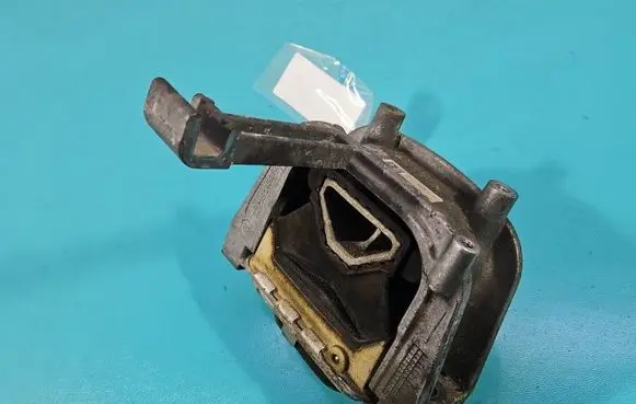 Volkswagen PASSAT B8 Engine mount vacuum valve 3Q0199262J IMPRK1571847