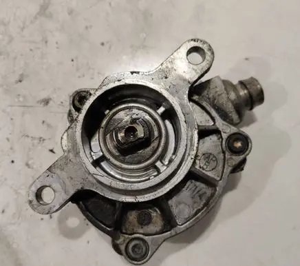 Renault Laguna II Vacuum pump 8200102535