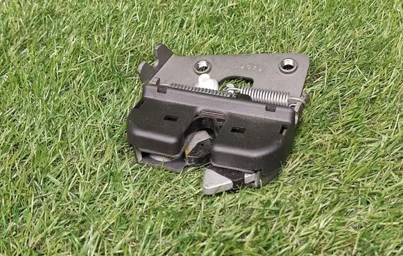 BMW 3 E90 E91 Seat back rest lock catch 7112864 52207112864