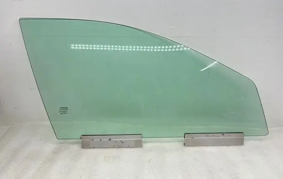 Volvo XC70 Front door window glass four-door