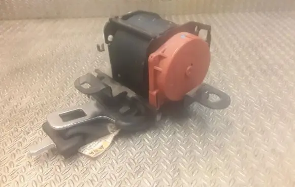 Nissan Murano Z50 Middle seatbelt (rear) 