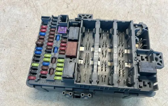 Honda Civic IX Fuse module TV0E120