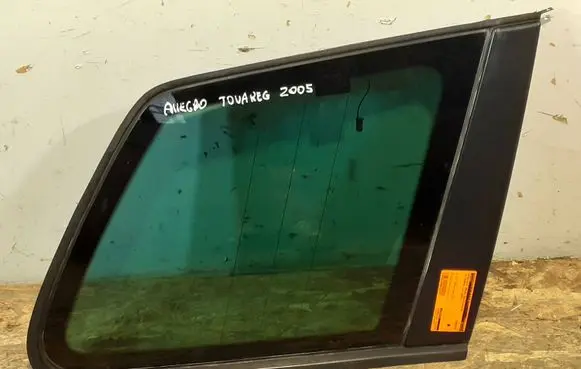 Volkswagen Touareg I Rear side window 7L6845298DB