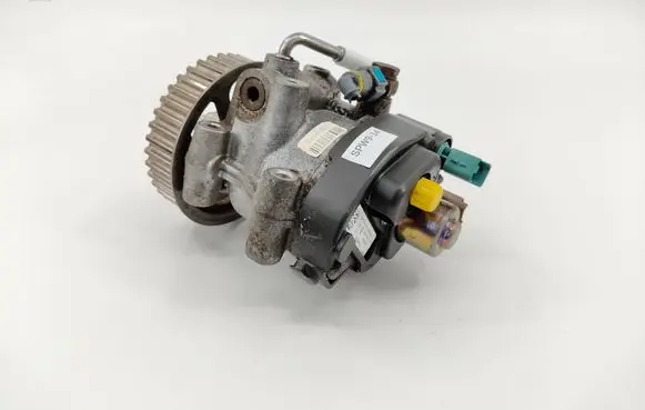 Renault Clio III Mechanical fuel pump 167000741R H8201121521